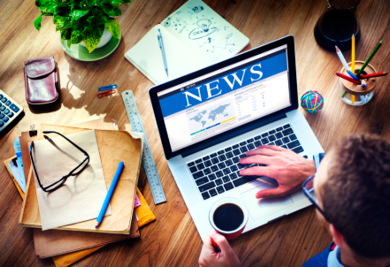 Editorial workspace with a digital news platform